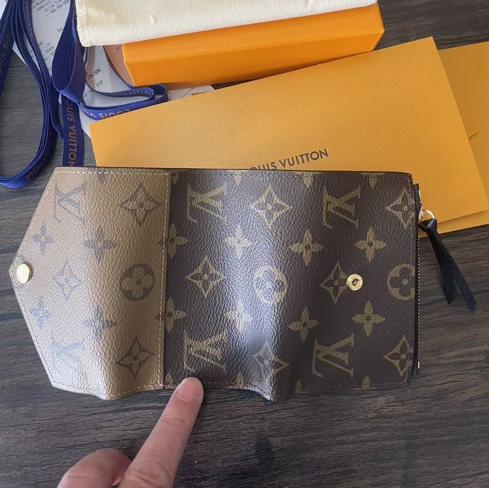 Louis Vuitton Monogram Victorine Wallet - Picture 10 of 12
